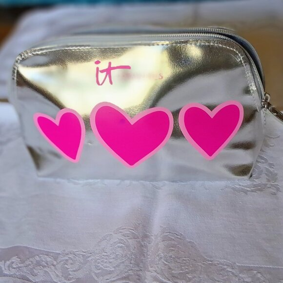 New it Cosmetics Bag for On the Go jammed pack full of goodies - Picture 1 of 7